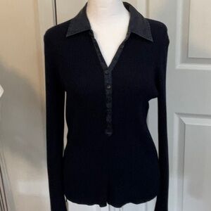 CHICO’S POPOVER TOP VNECK FIVE BUTTONS